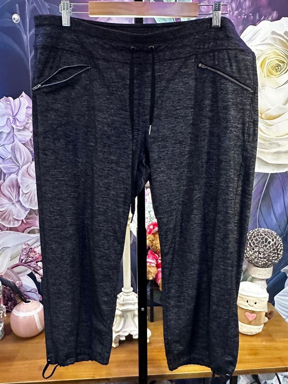 Athleta Women's Size XL Heather Black Capri Jogger Pants Sporty Zipper Pockets